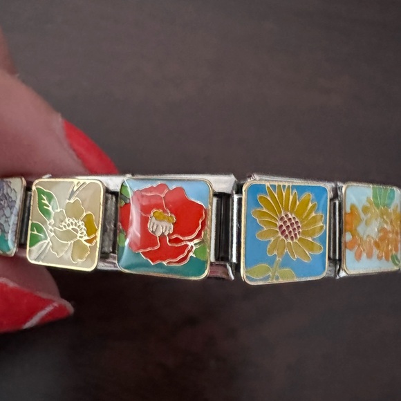 Vintage Inspired Floral Italian charm bracelet - Picture 4 of 7